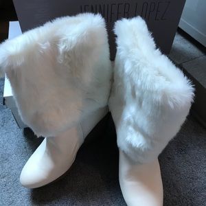 White fur boots perfect for winter❄️